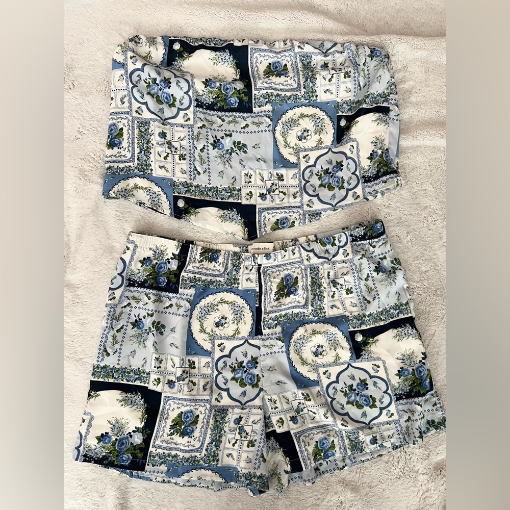 Abercrombie & Fitch Faux Silk Pull on Shorts and Bandana Strapless Top Set XL